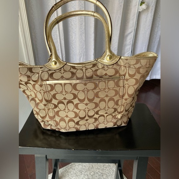 COACH Bleeker tote in signature floral EUC absolutely gorgeous inside and out - Picture 4 of 16